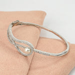 Load image into Gallery viewer, Pearl &amp; Crystal Bracelet
