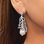 Load image into Gallery viewer, Feather Style Earrings
